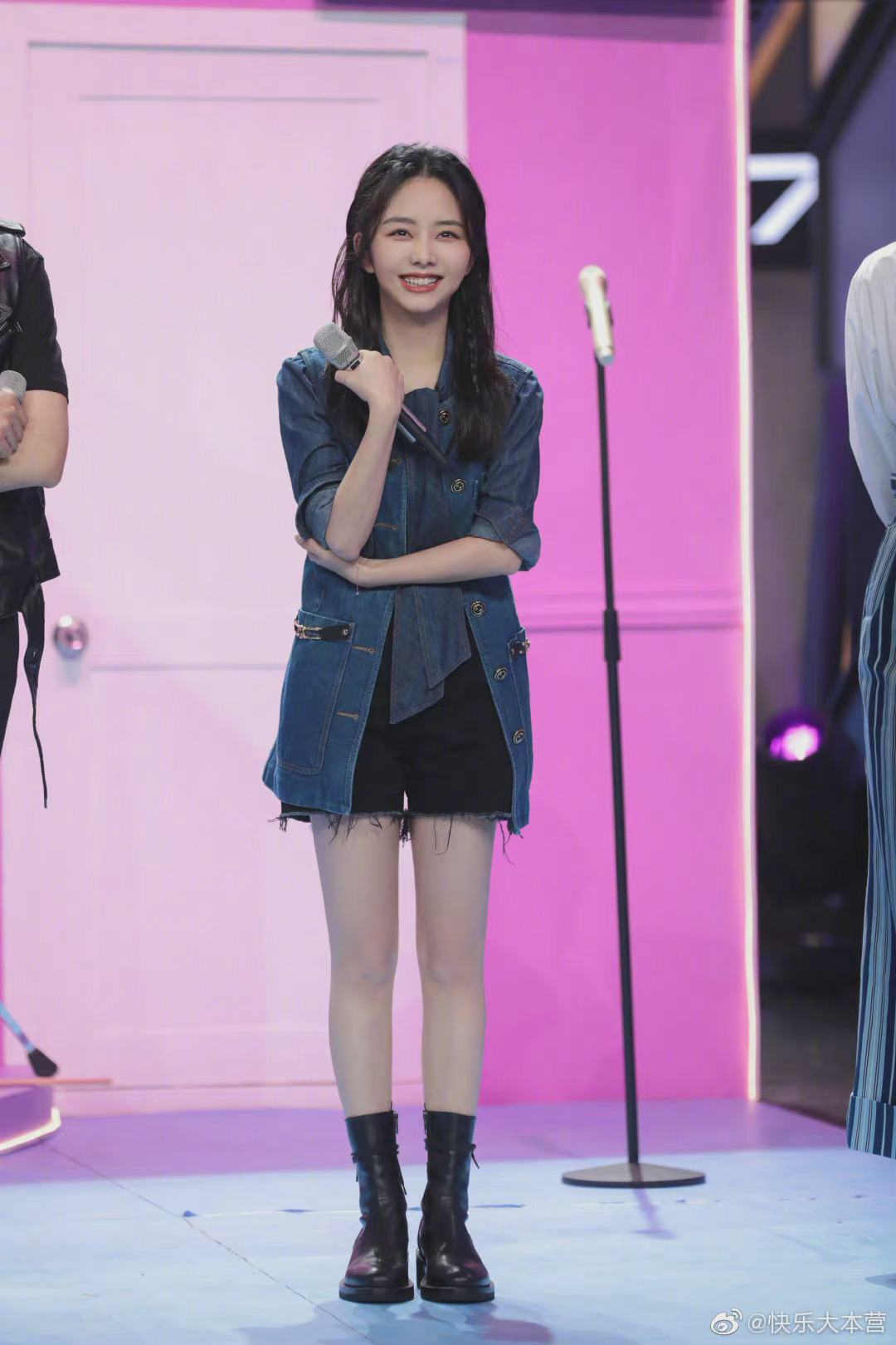 湖姐被表情管理满分营业的韵韵子美到无法呼吸 湖姐被表情管理满分营业的韵韵子美到无法呼吸