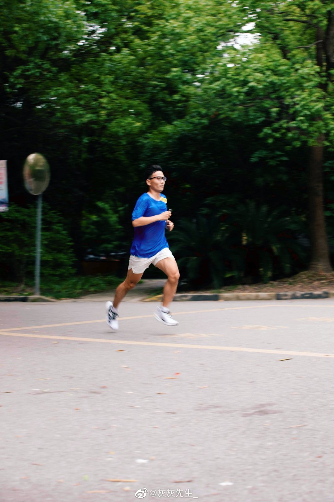 今日小区跑步接力12小时 祝福大家端午安康! 活力满满!