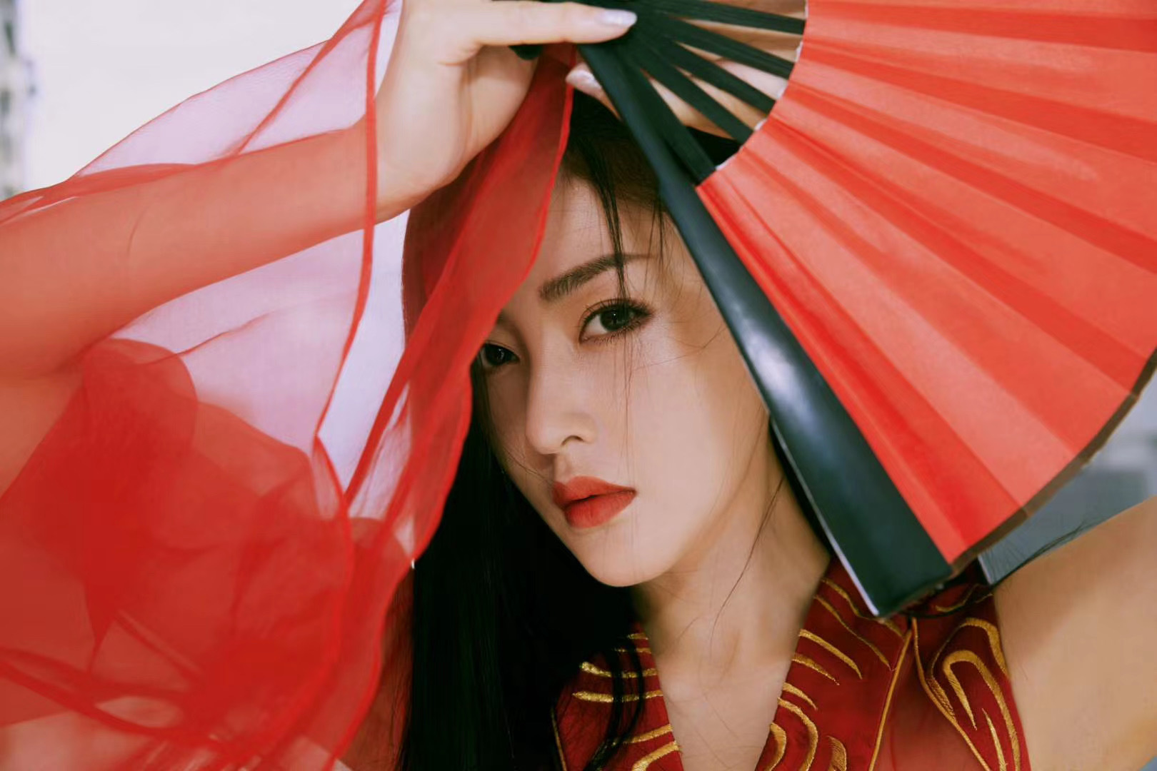 张天爱| 618超拼夜一袭红衣半折扇,一抹柔情一抹侠义