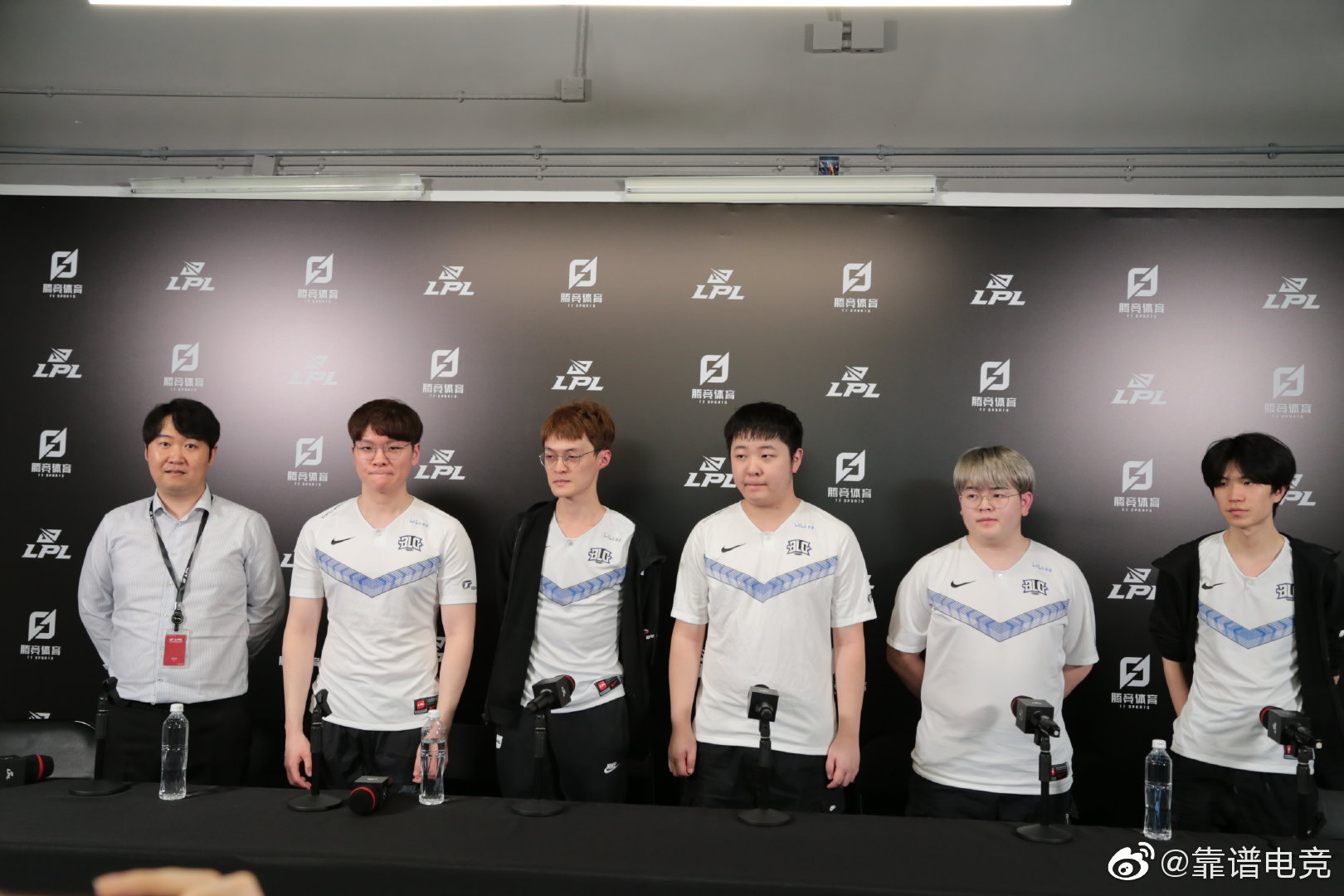 群访花絮 blg今日份@blg电子竞技俱乐部 队员们的合影~_高清图集_新浪