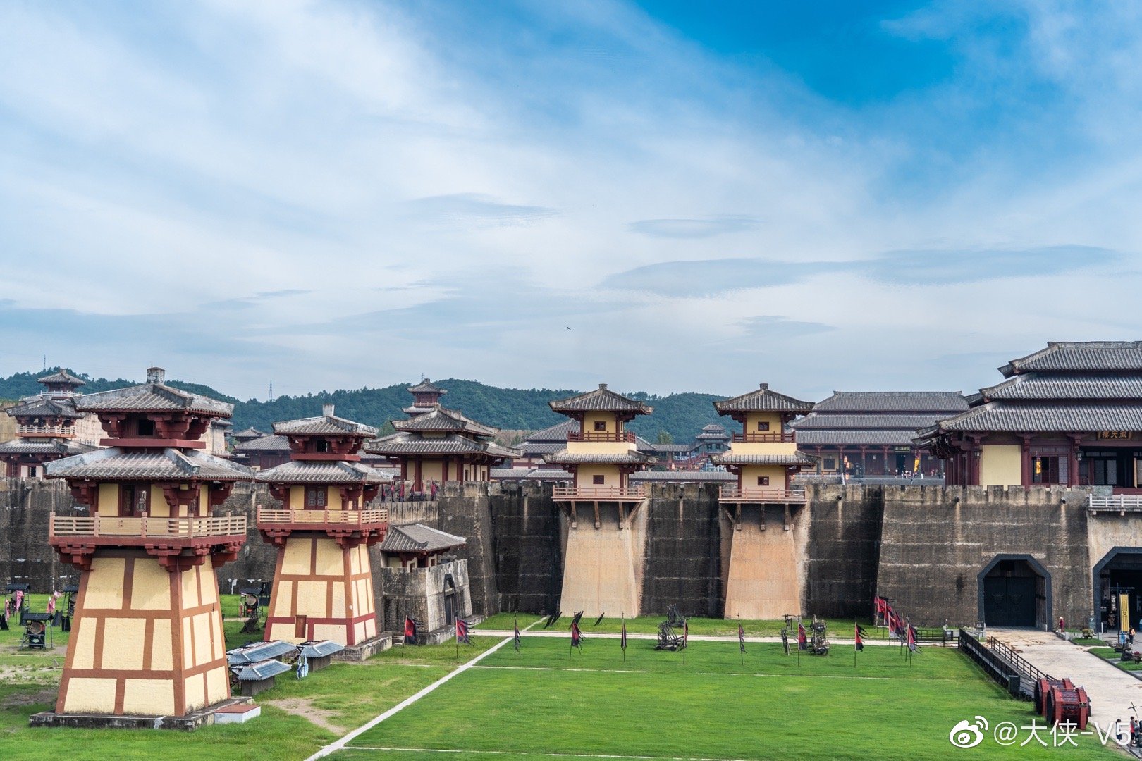 气宇轩昂的横店秦王宫_高清图集_新浪网