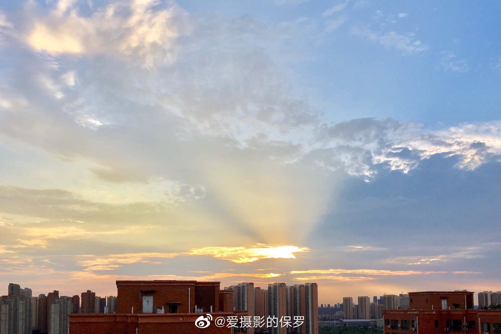 天边 那一道彩虹与晚霞 天边 那一道彩虹与晚霞