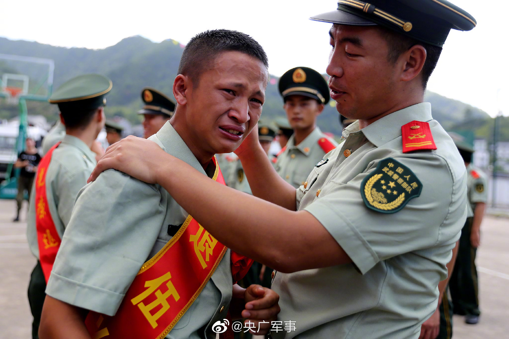 最后一次 向军旗敬礼 最后一次 向军旗敬礼