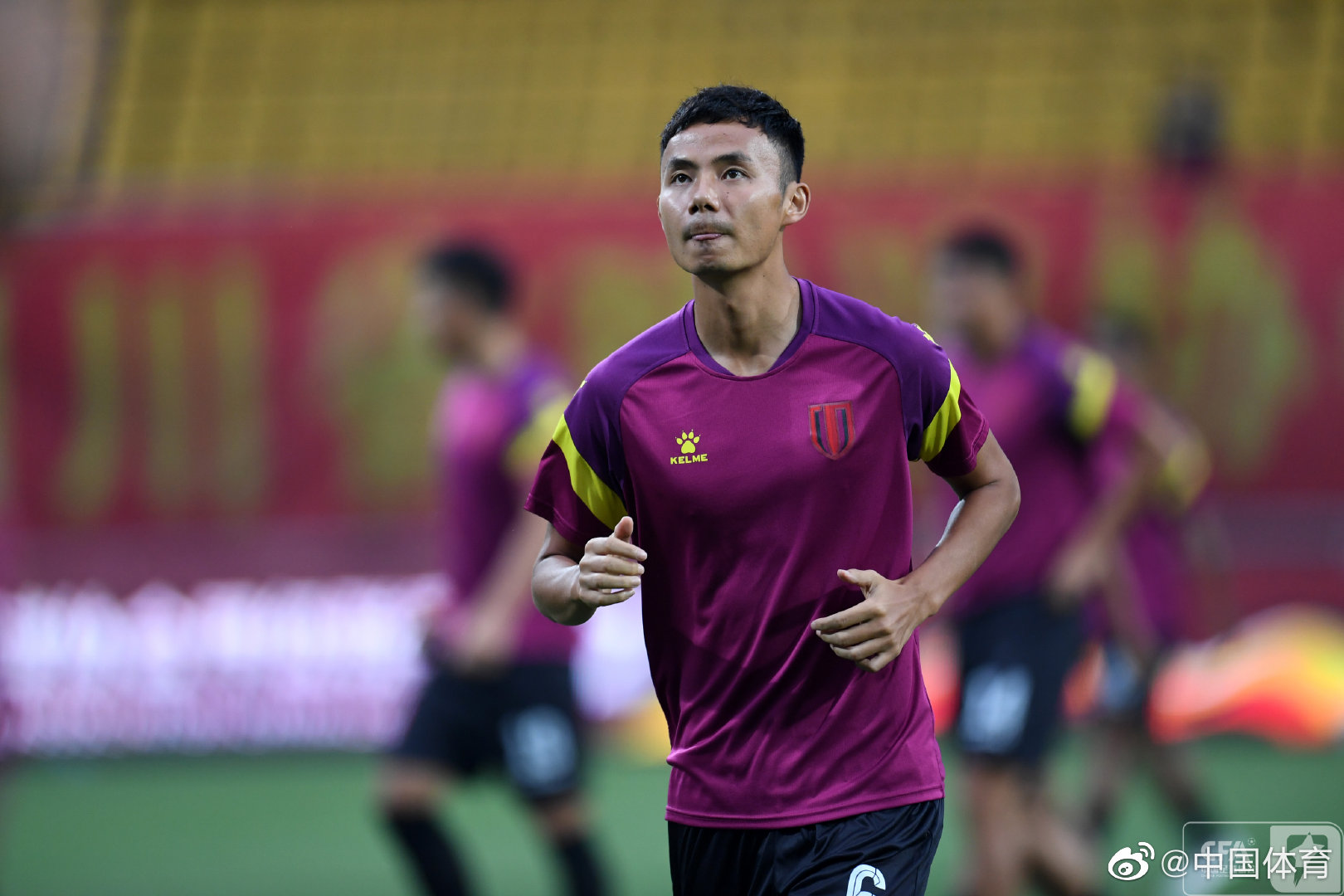 中甲揭幕战,由@成都兴城足球俱乐部 队长甘锐代表运动员宣誓_高清图集