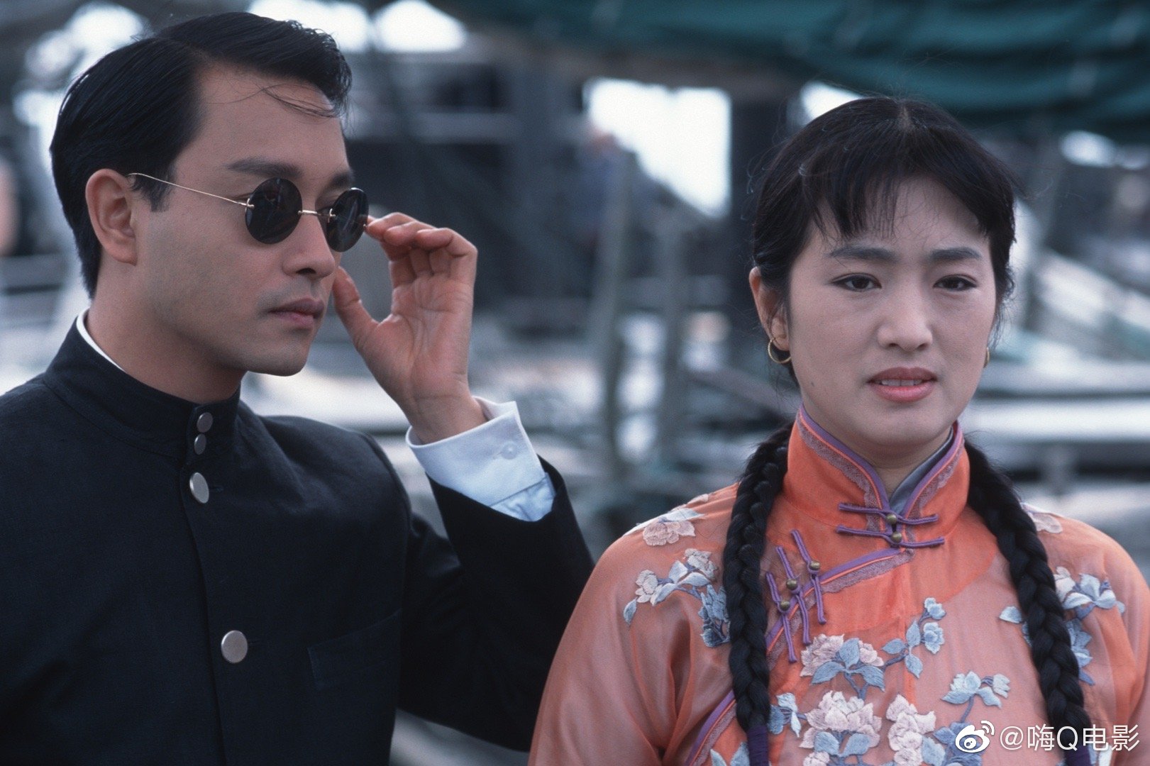 1 / 9 陈凯歌指导,张国荣和巩俐主演电影《风月》幕后工作照.