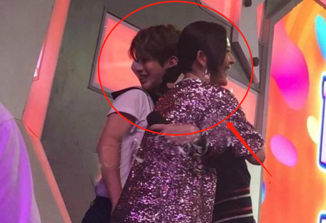 《青春有2》蔡徐坤提谢娜,谁注意到她做了啥?关系好坏很明显