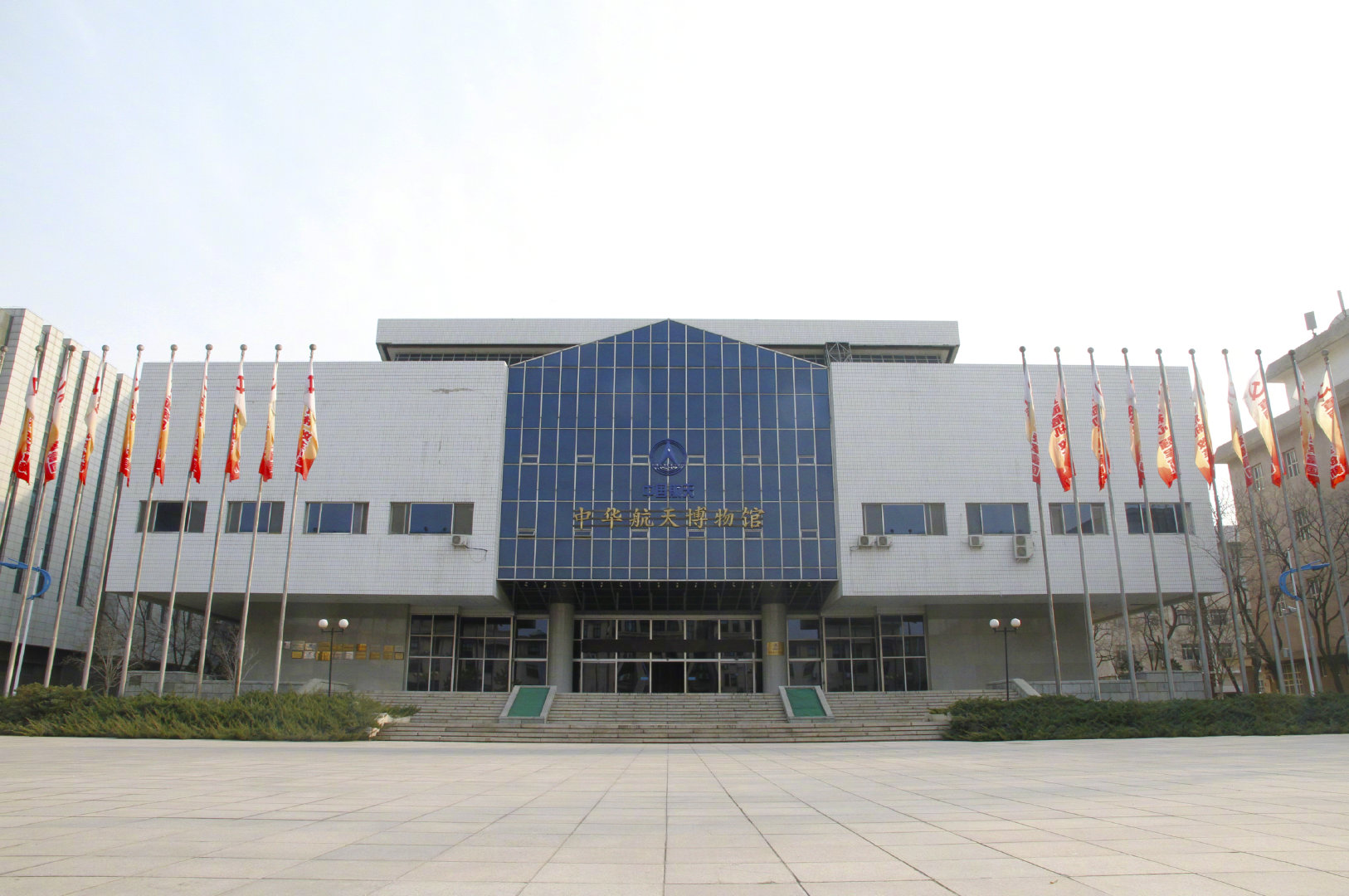 位于北京丰台区的中华航天博物馆的主体大厅内展示着我国自行研制的"