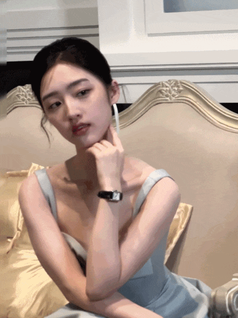 四年前,就和张婧仪,李兰迪这些95花合体拍杂志.