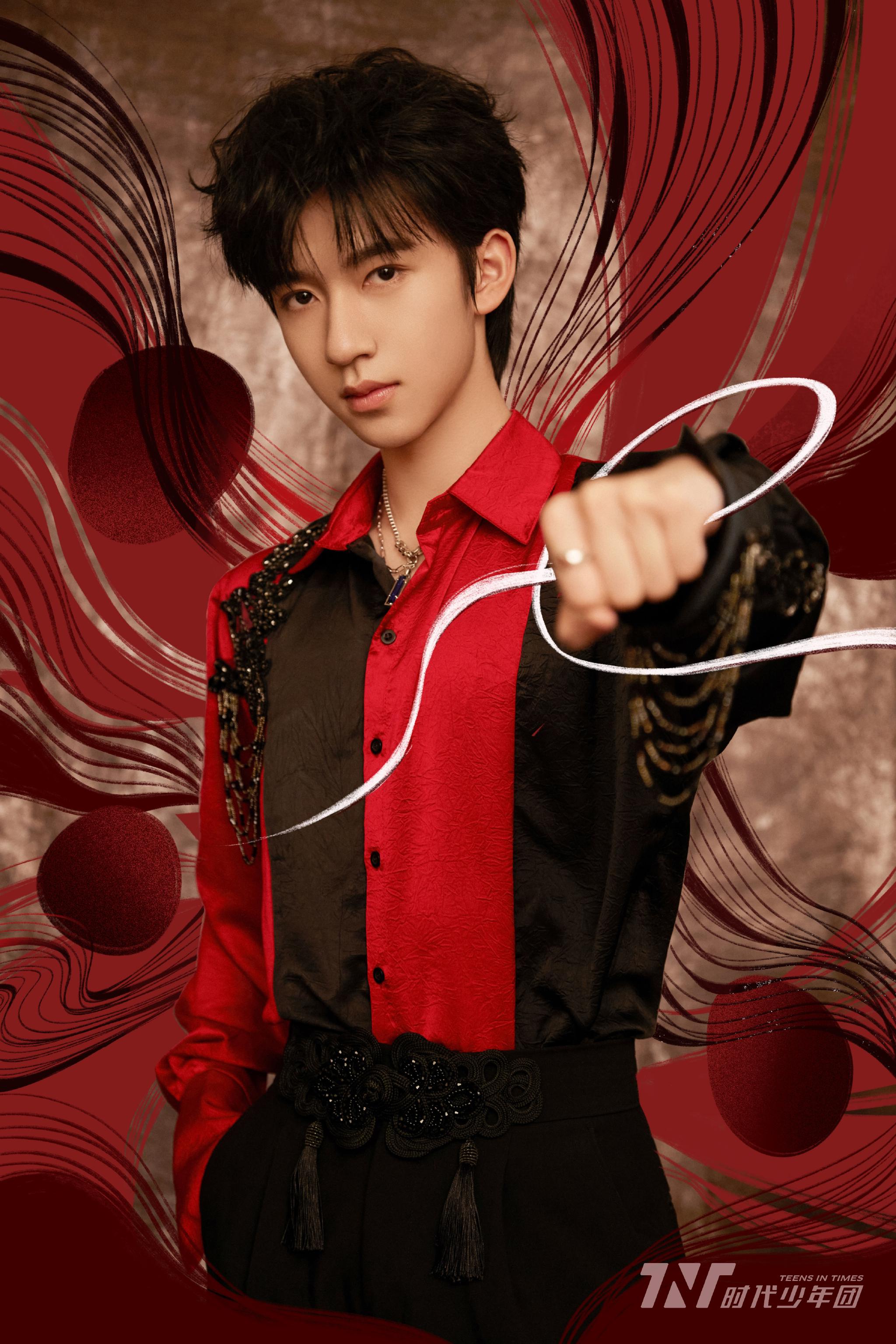 时代少年团跨年晚会造型大片 红衣敲鼓少年