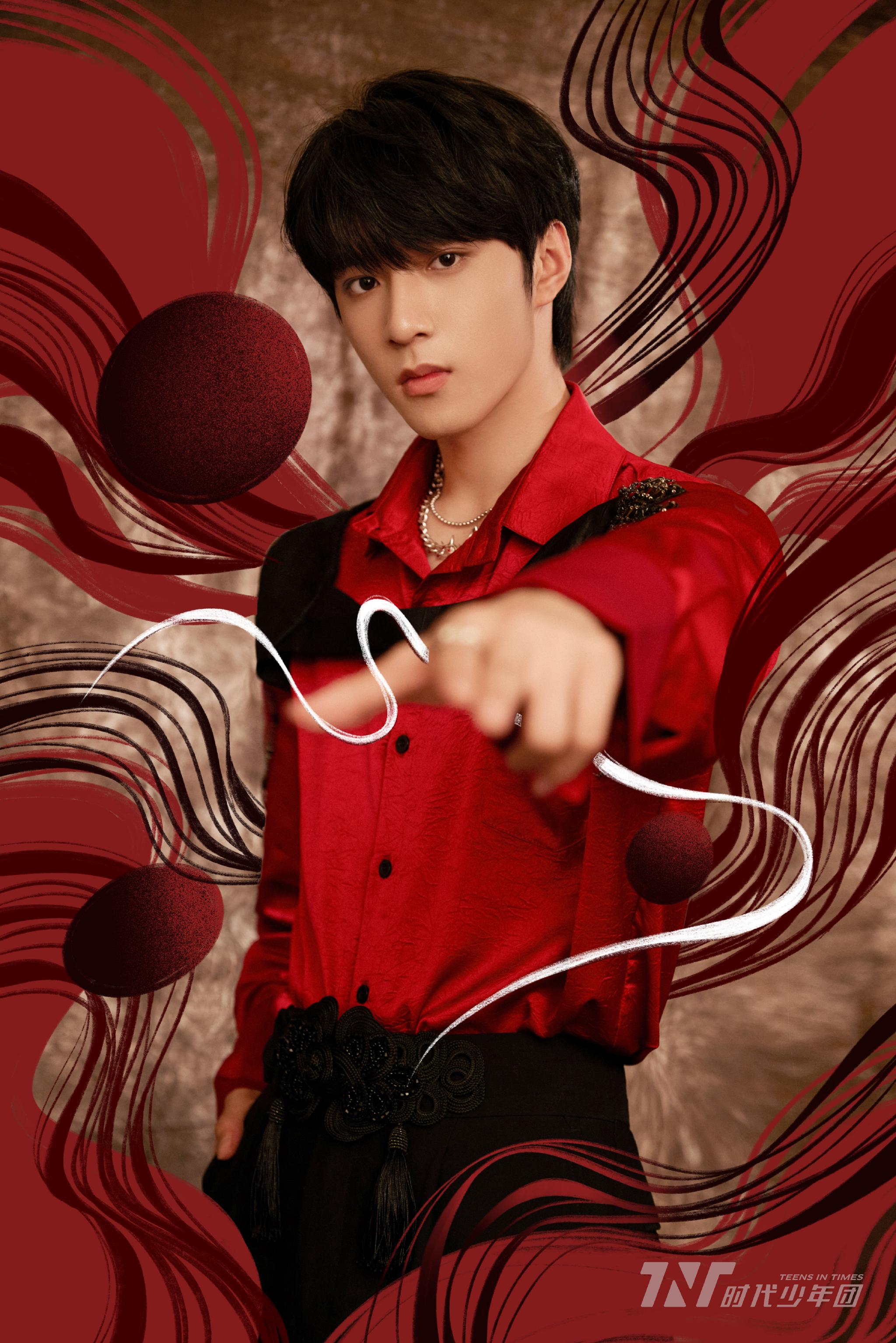 时代少年团跨年晚会造型大片 红衣敲鼓少年