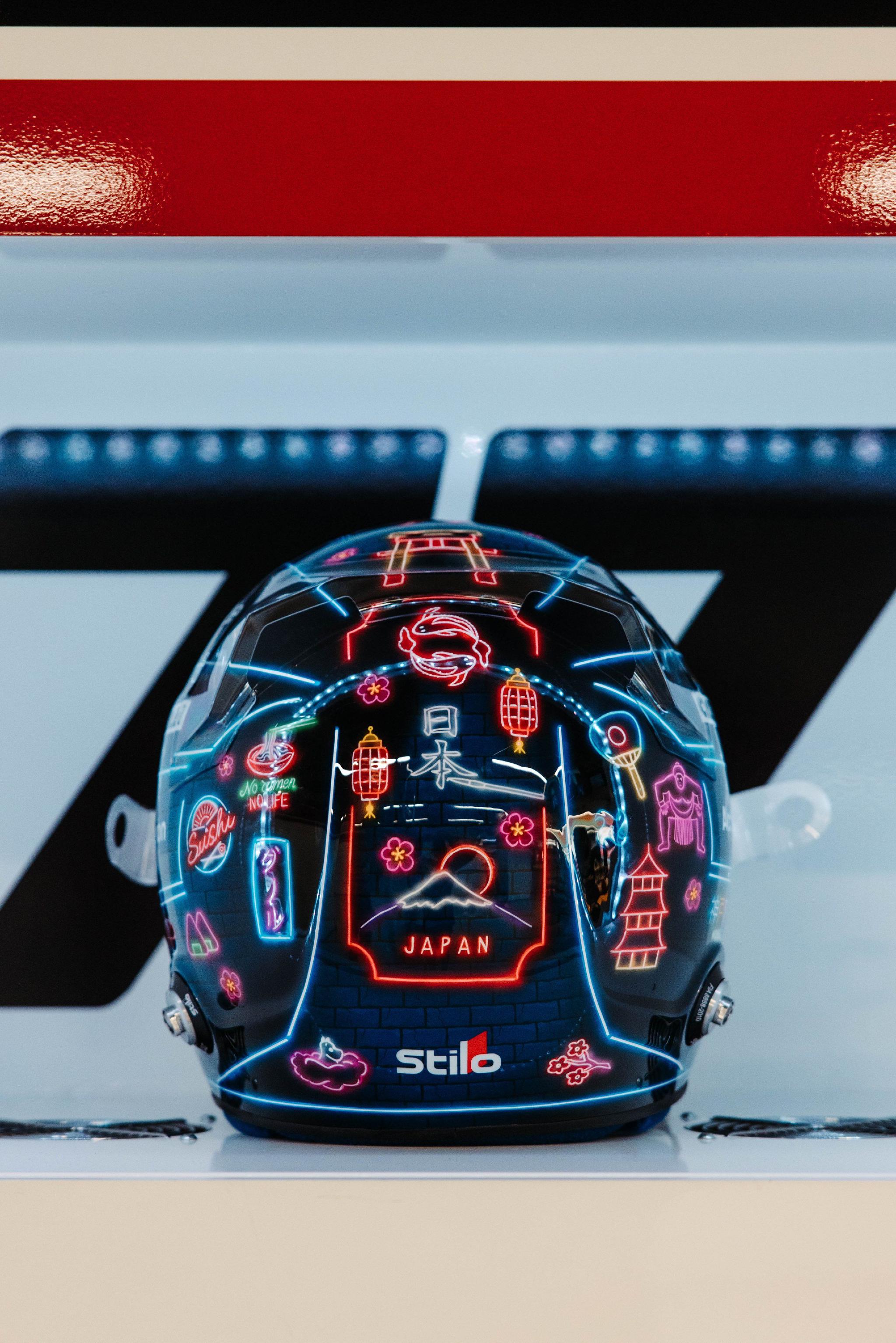 日本大奖赛博塔斯特别版头盔__财经头条