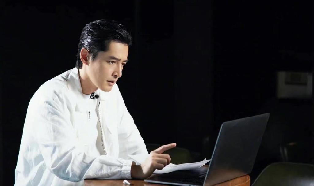 胡歌40岁生日！穿一身白拍写真大片状态太出色，这身材也太好了吧休闲区蓝鸢梦想 - Www.slyday.coM