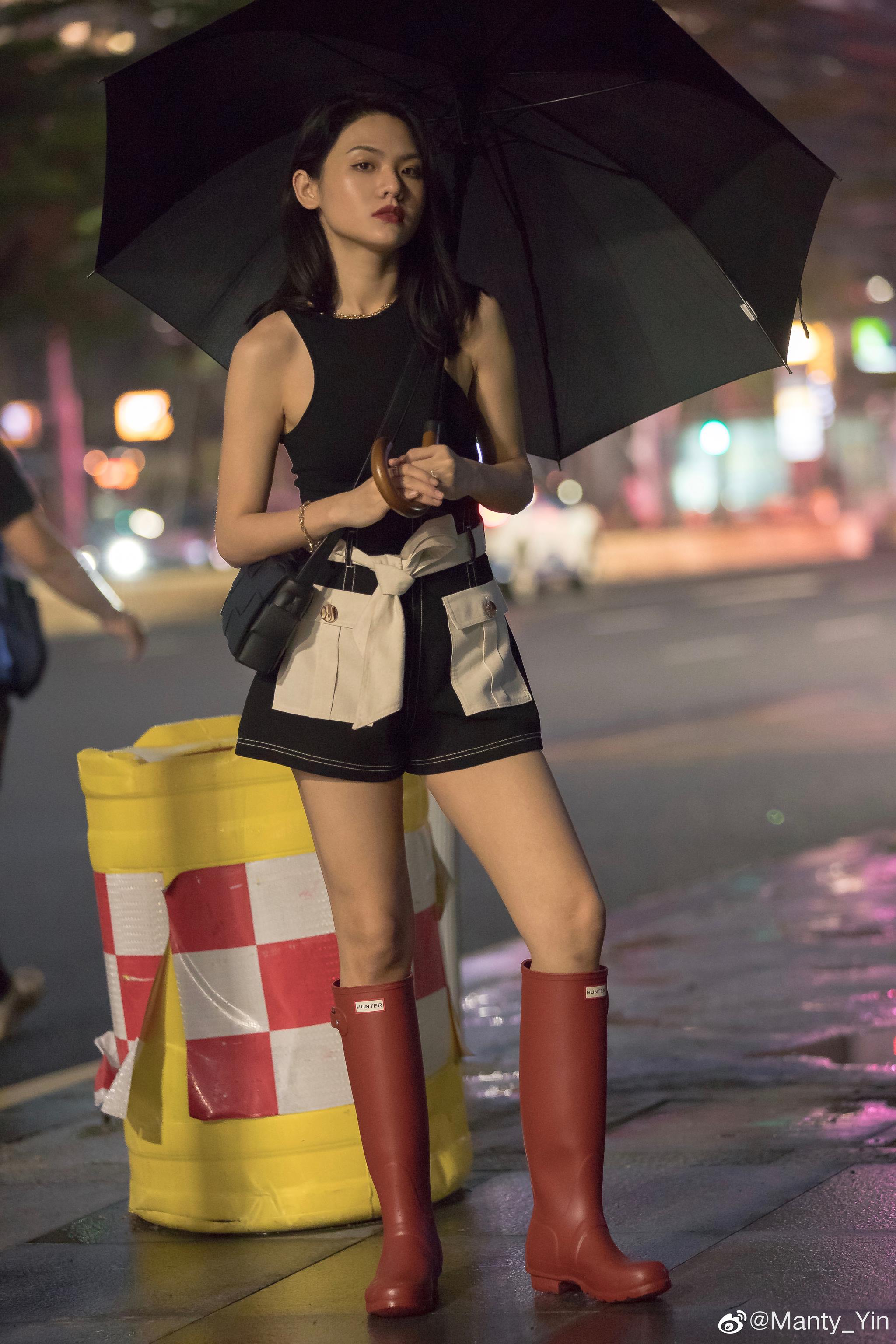 文章标题:《苏州微信喝茶上课群(黄色雨靴街拍) - 街拍大全 - 文案》