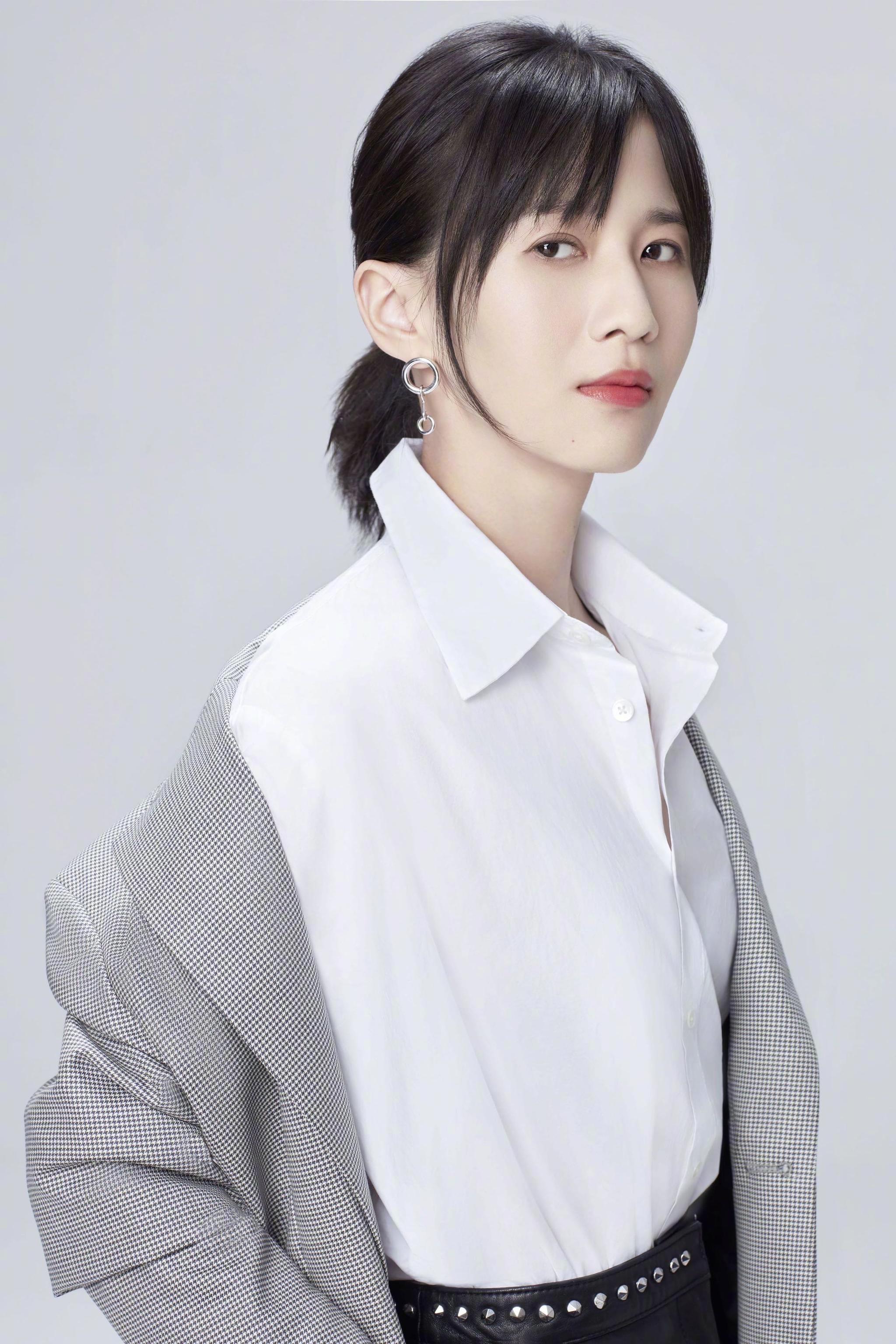 papi酱更新短视频《im back》宣布回归