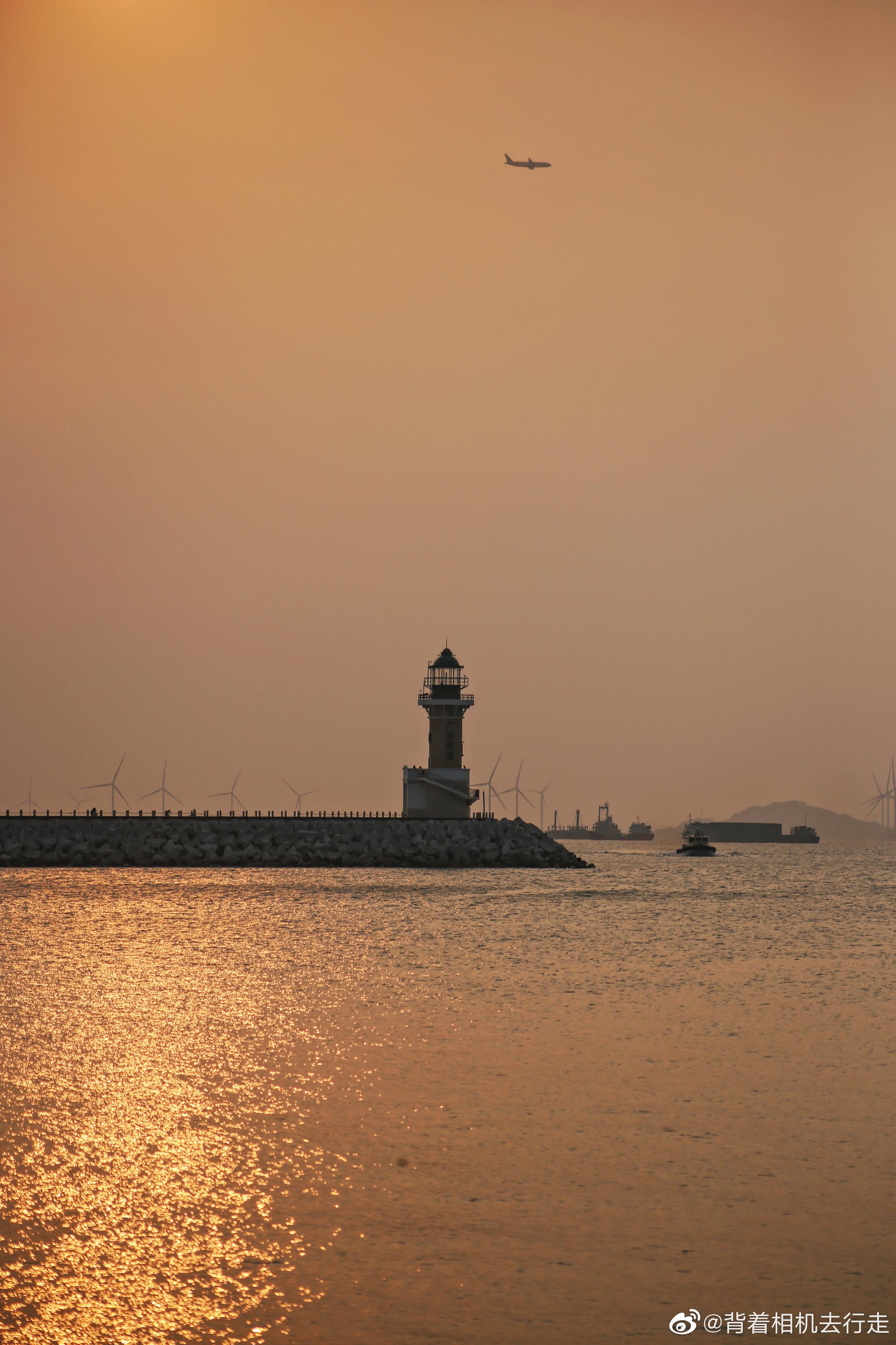 我永远爱傍晚轻抚的晚风和落日黄昏晓