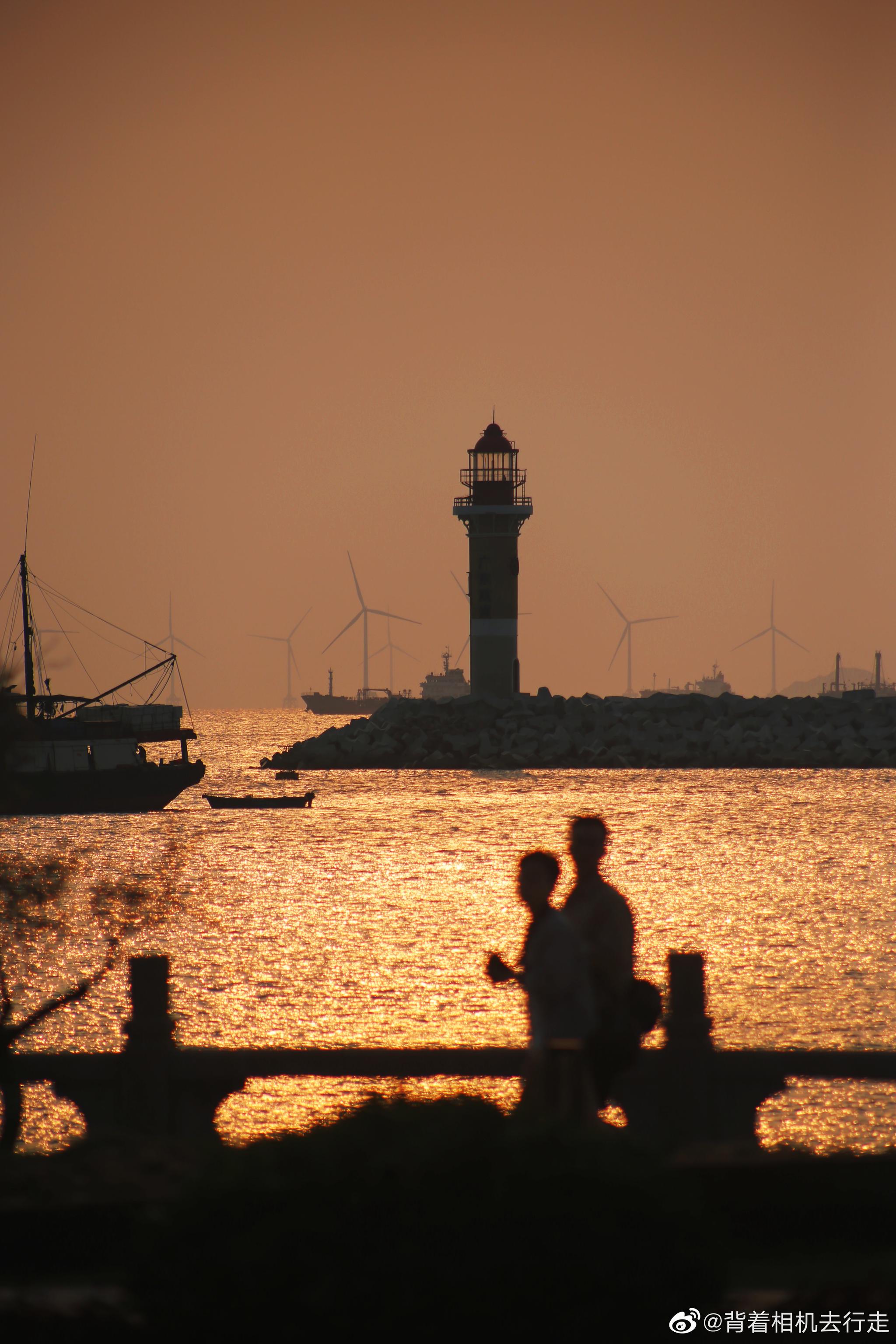 我永远爱傍晚轻抚的晚风和落日黄昏晓