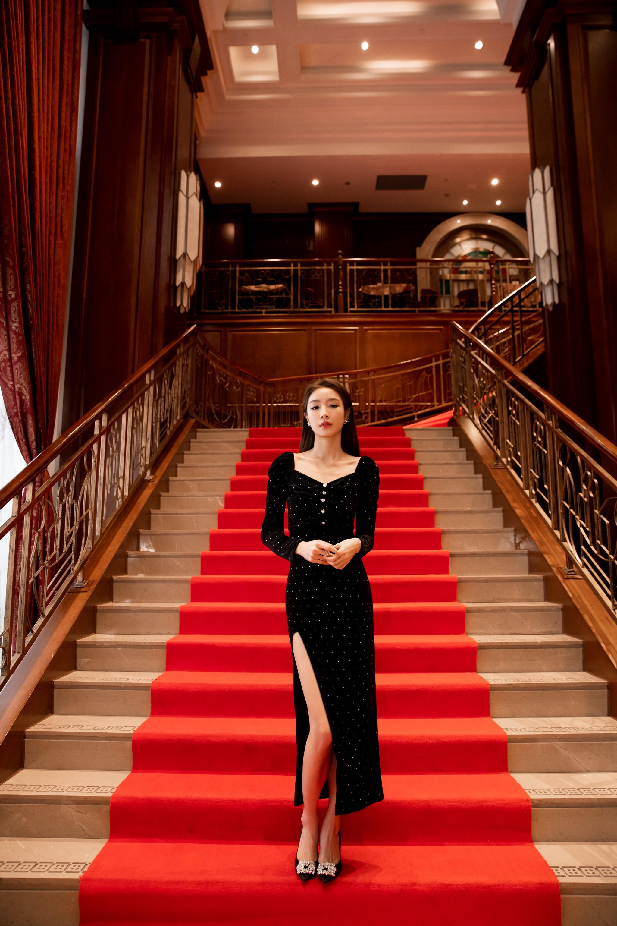 豆姐瑟瑟一下不过分吧楠总@张楠zz 今天00疯了……这腰这腿这身姿