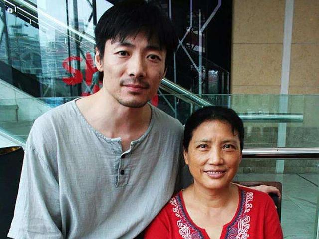 46岁祖峰除了是赵薇陈坤的大学同学,和妻子刘天池的爱情也很浪漫