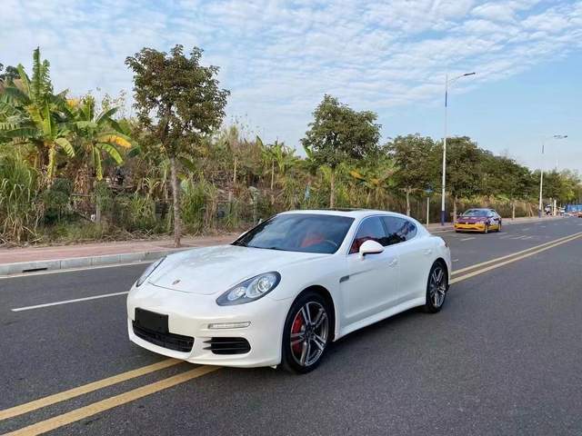 17款保时捷帕拉梅拉售价32万,轿跑界的翘楚,成功人士的首选