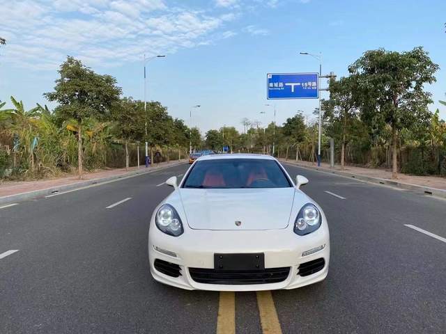 17款保时捷帕拉梅拉售价32万,轿跑界的翘楚,成功人士的首选