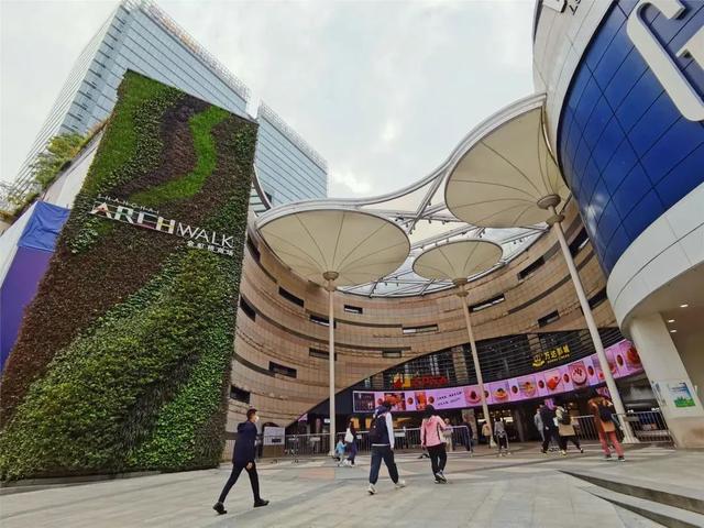 金虹桥国际中心竟有365种各式花卉绿植随着季节进行更替