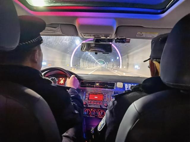 大年初一寻机记 如虎添翼暖人心休闲区蓝鸢梦想 - Www.slyday.coM