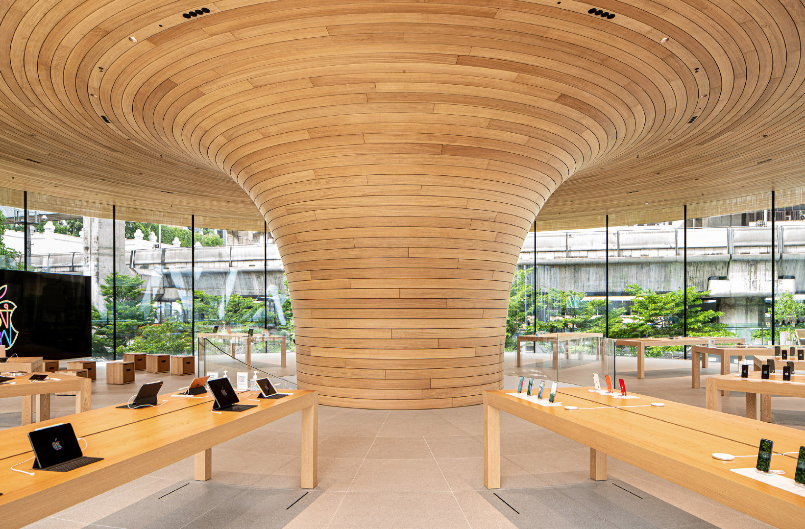 Loja da Apple na Tailândia tem estrutura de vidro e teto circular de ...