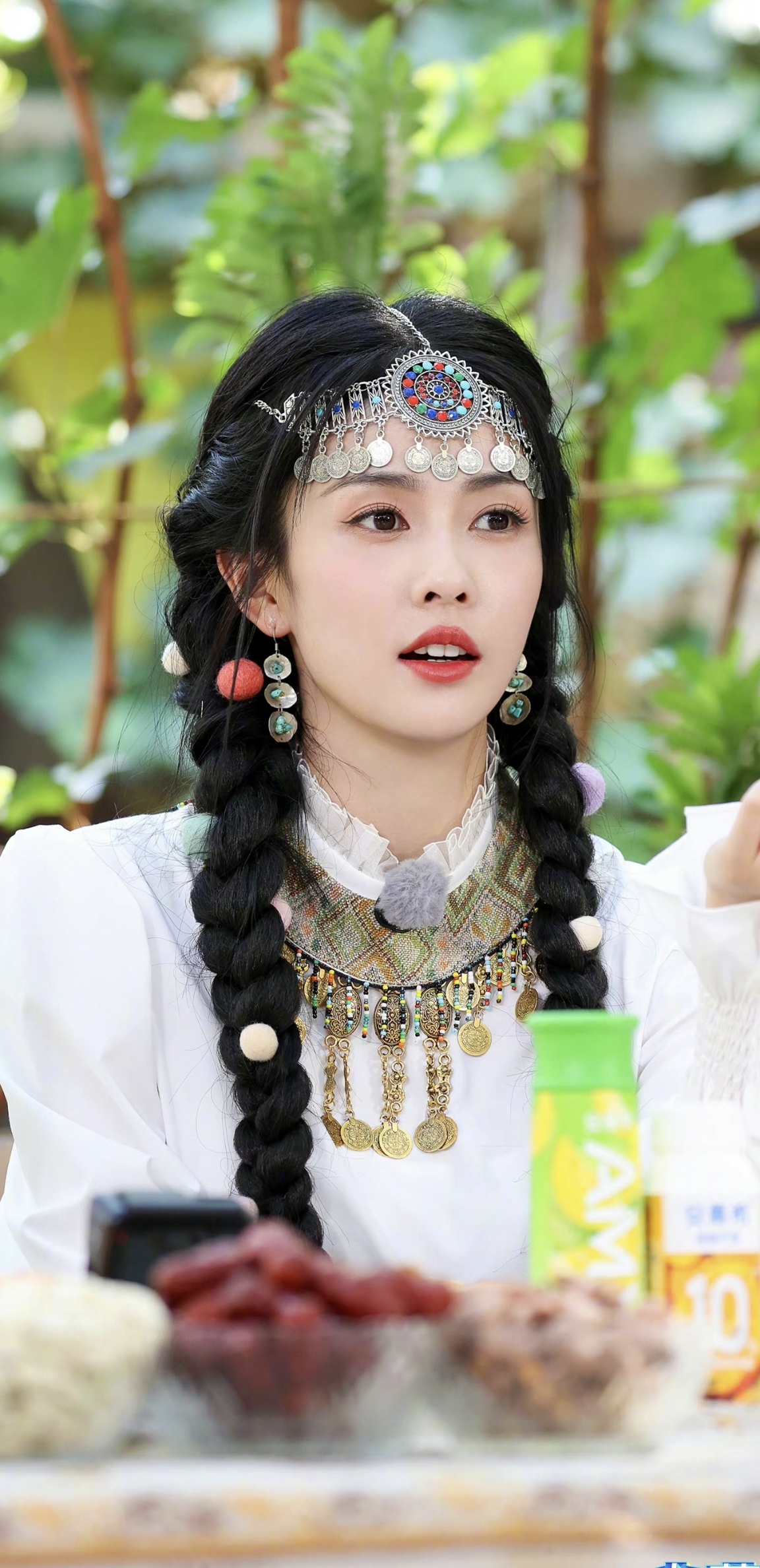 白鹿综艺里也贡献了好多美美的造型