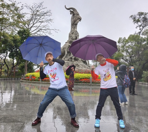 大年初一撑冬奥，广州街坊越秀山冒雨快闪：让世界看见我们！休闲区蓝鸢梦想 - Www.slyday.coM