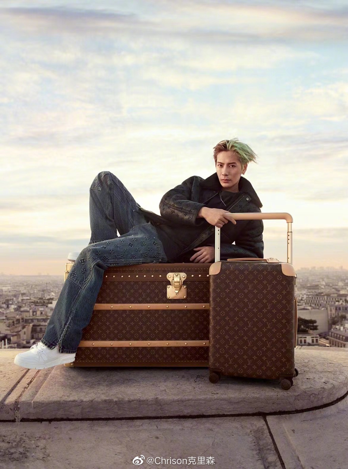 王嘉尔的lv全球广告大片出炉,游走在花都巴黎之中,惬意自在……_高清