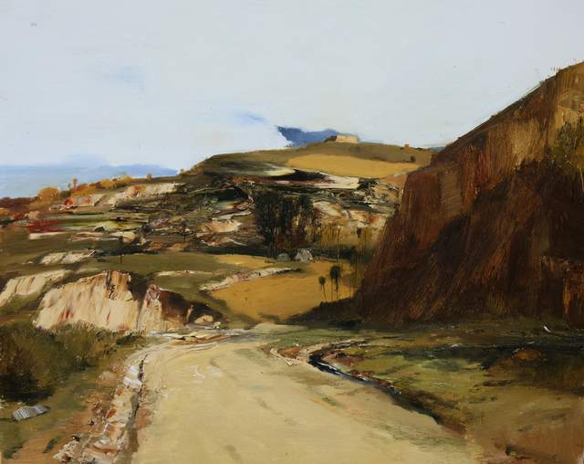 多年来他一直以北方的黄土高原为题材,近来画面中却变得抽象起来.