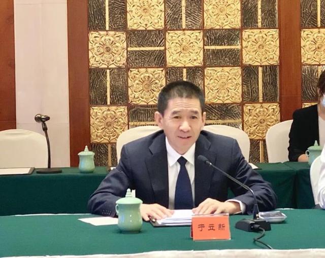 呼伦贝尔市委书记于立新、市长高润喜与洪清华一行召开座谈会休闲区蓝鸢梦想 - Www.slyday.coM