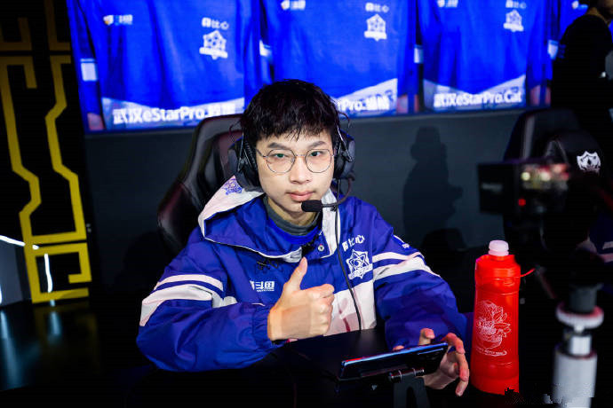 王者荣耀:estar碰撞qg,输了,放弃教练的战队没有未来