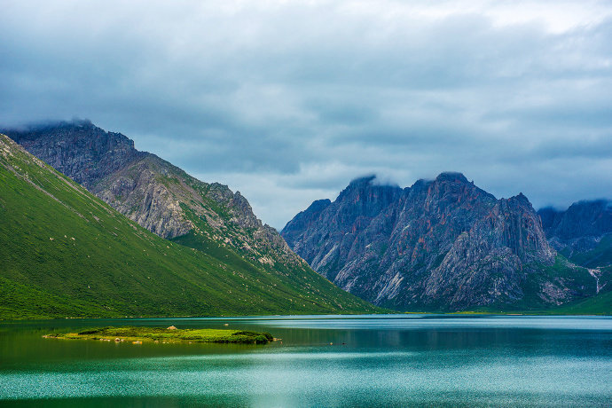 中国甘南藏族自治州的壮美草原景色