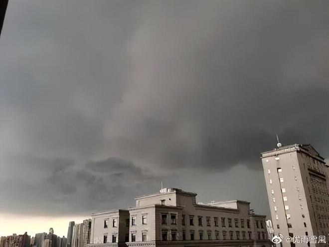 预警五连发!上海暴雨后天空出现双彩虹休闲区蓝鸢梦想 - Www.slyday.coM 预警五连发!上海暴雨后天空出现双彩虹休闲区蓝鸢梦想 - Www.slyday.coM