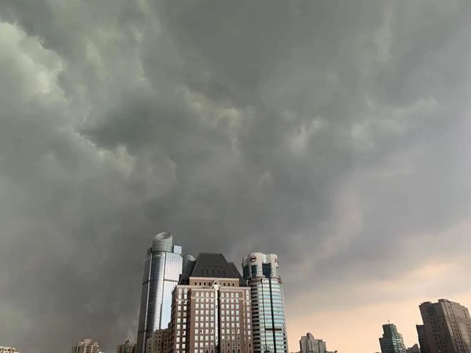 预警五连发!上海暴雨后天空出现双彩虹休闲区蓝鸢梦想 - Www.slyday.coM 预警五连发!上海暴雨后天空出现双彩虹休闲区蓝鸢梦想 - Www.slyday.coM