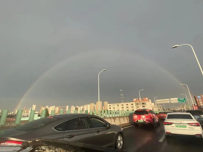 预警五连发!上海暴雨后天空出现双彩虹休闲区蓝鸢梦想 - Www.slyday.coM 预警五连发!上海暴雨后天空出现双彩虹休闲区蓝鸢梦想 - Www.slyday.coM