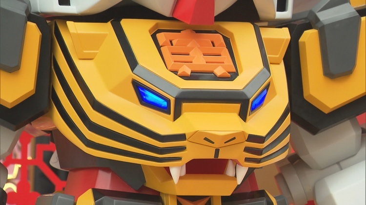 身披中国风机甲寅虎高达现身沪上