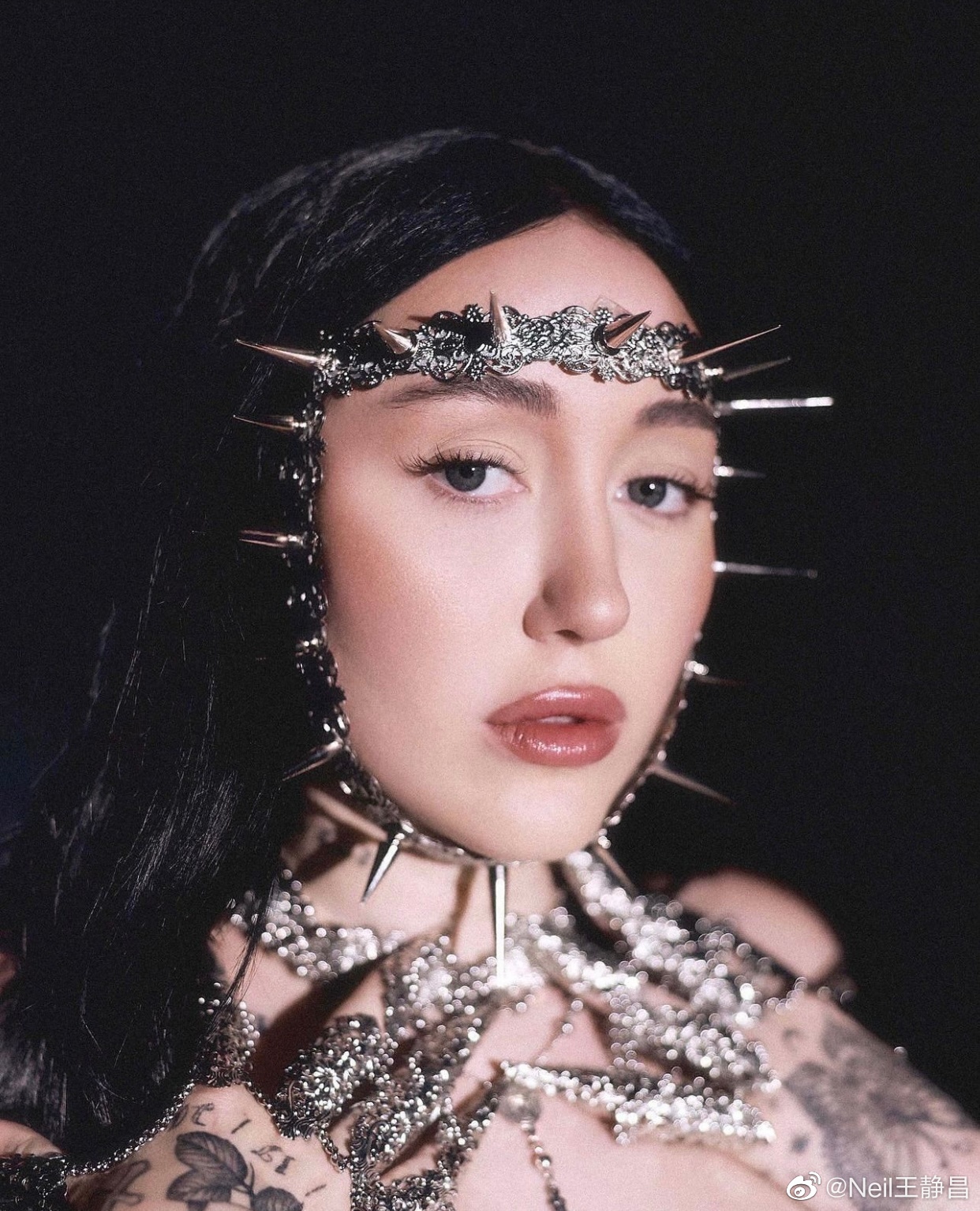 女歌手noah cyrus登上荷兰版《numero》电子刊封面!__财经头条