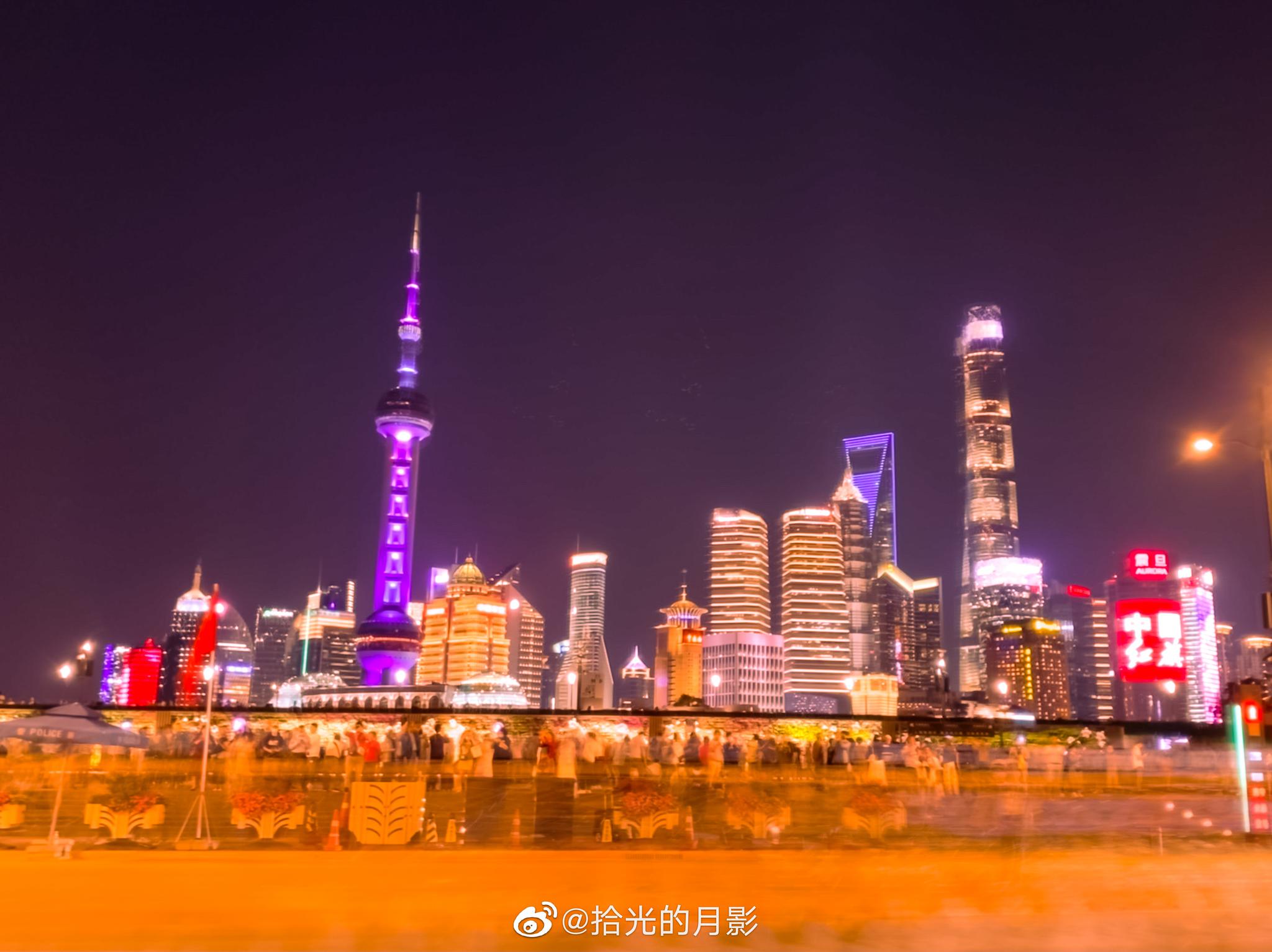 夕阳中的上海外滩