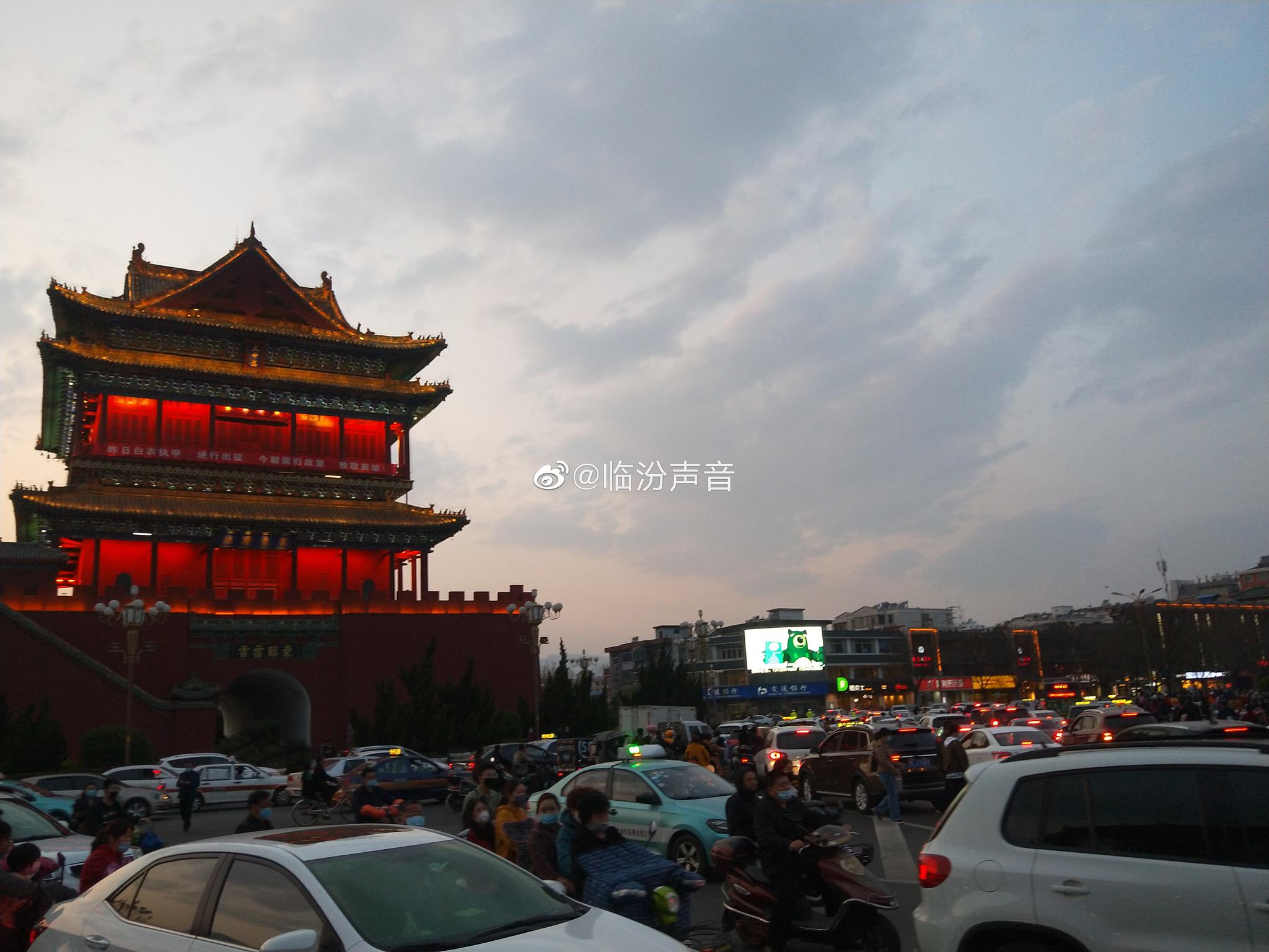 第一次见鼓楼堵成这样|鼓楼|临汾|同城_新浪新闻