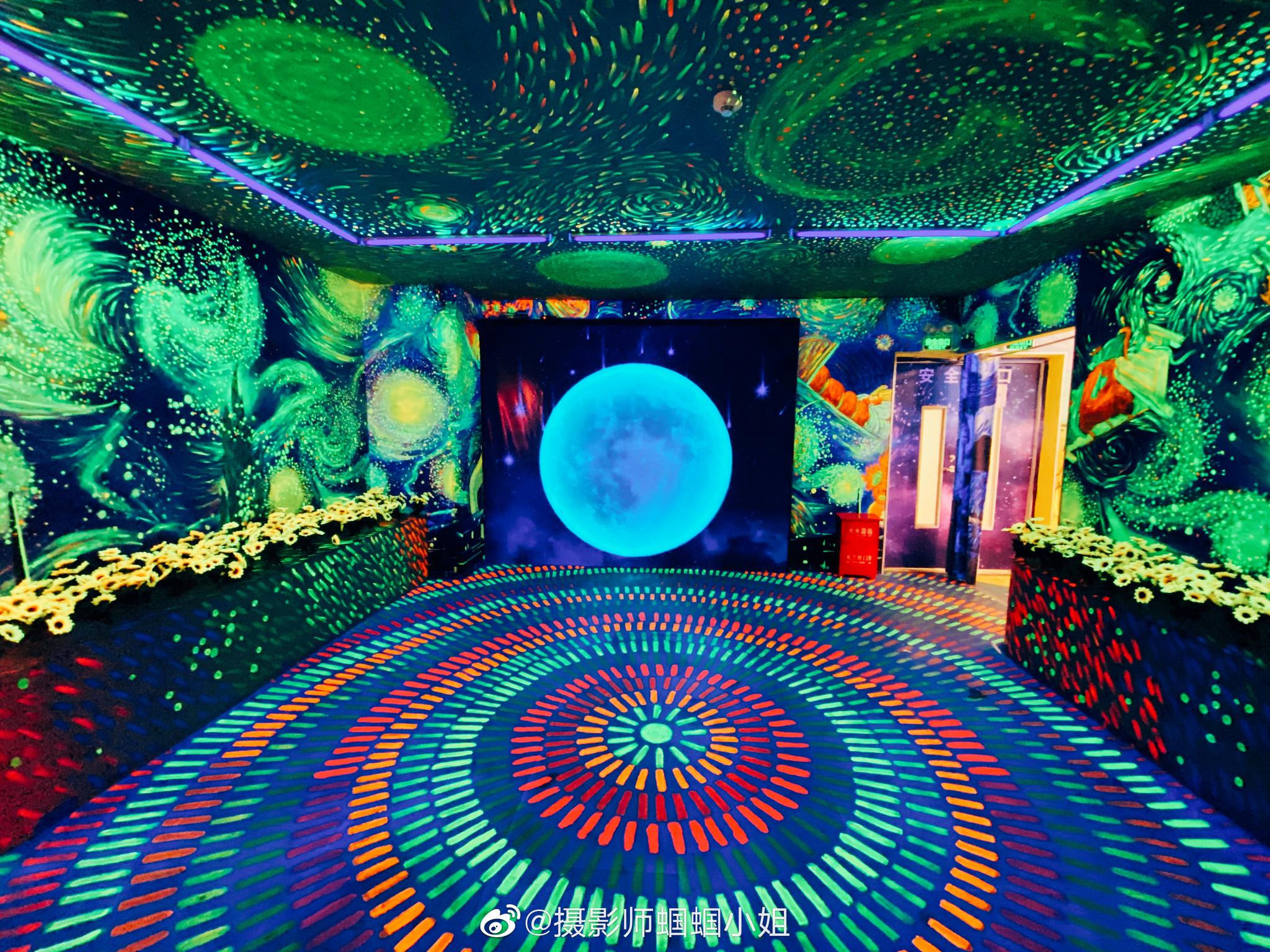 打卡王府井的梵高星空艺术馆,很适合拍照哟