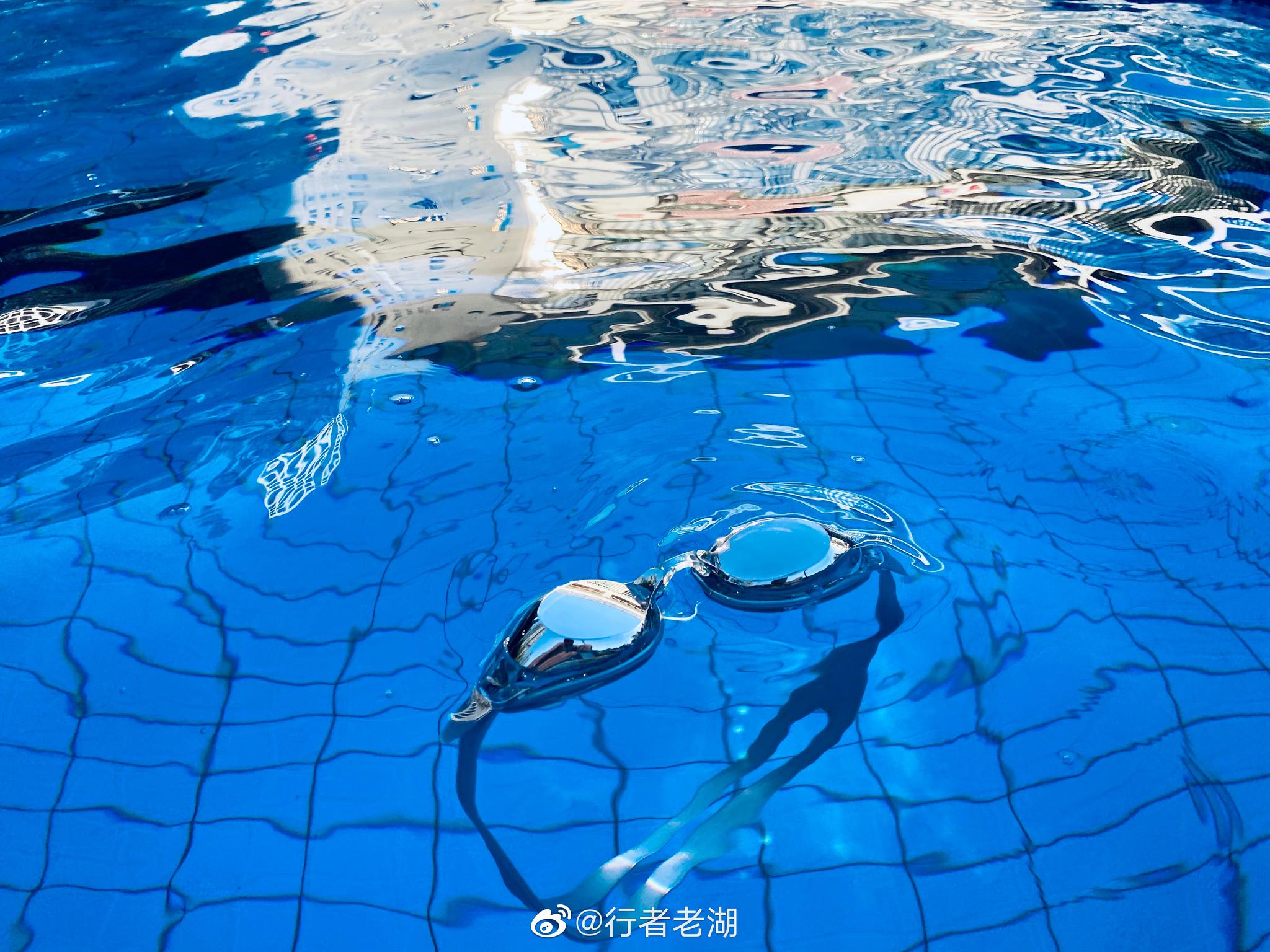 2020年深圳的这个夏天,游泳来得晚了一些.