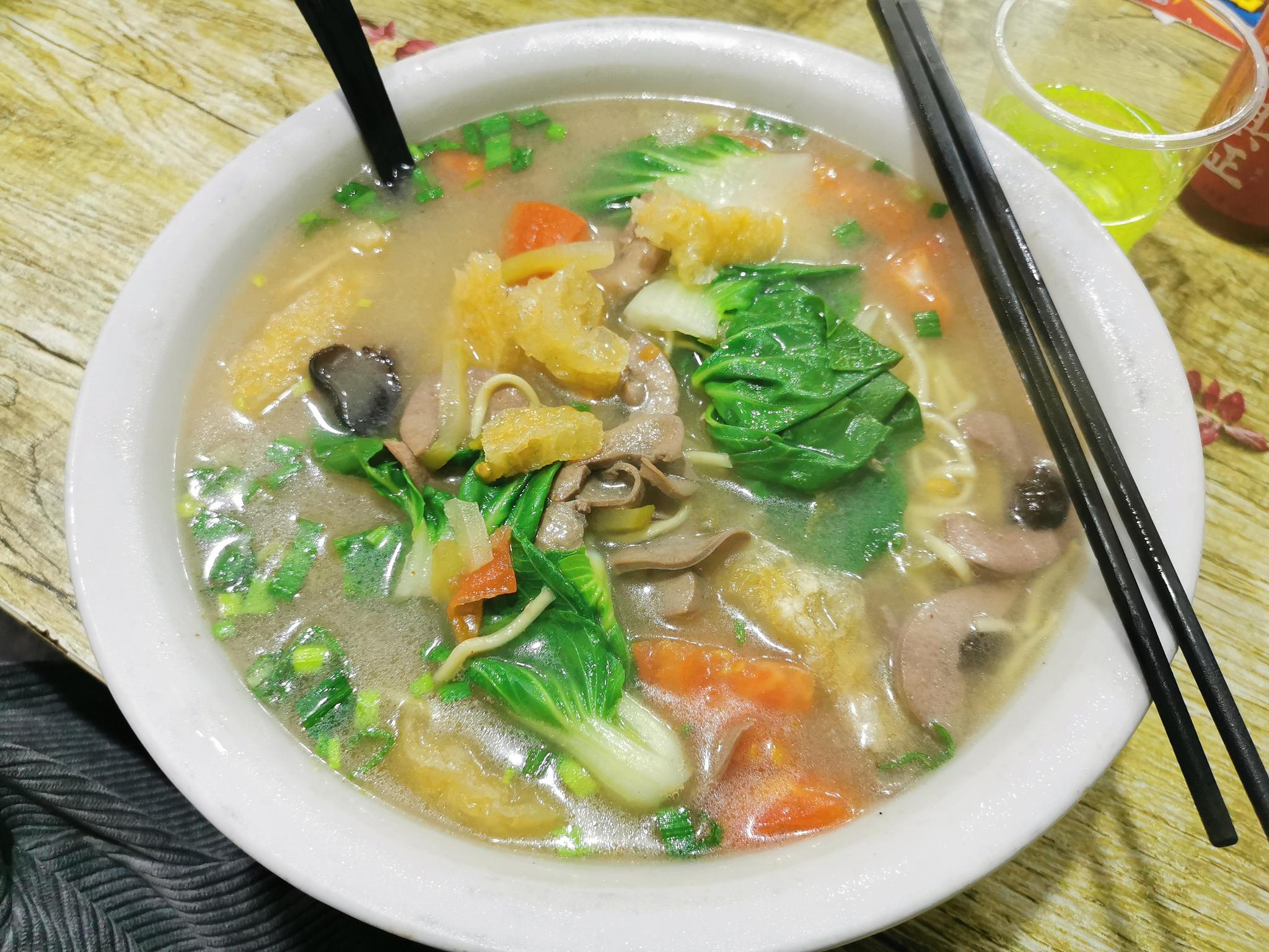 藏在小巷子里面的面馆,门头就叫大碗皮肚面…………_高清图集_新浪网