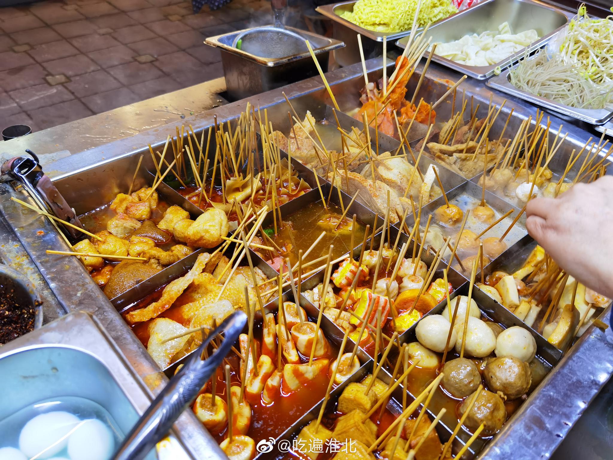吃遍淮北[超话]# 又是去步行gai夜市的一天[二哈]