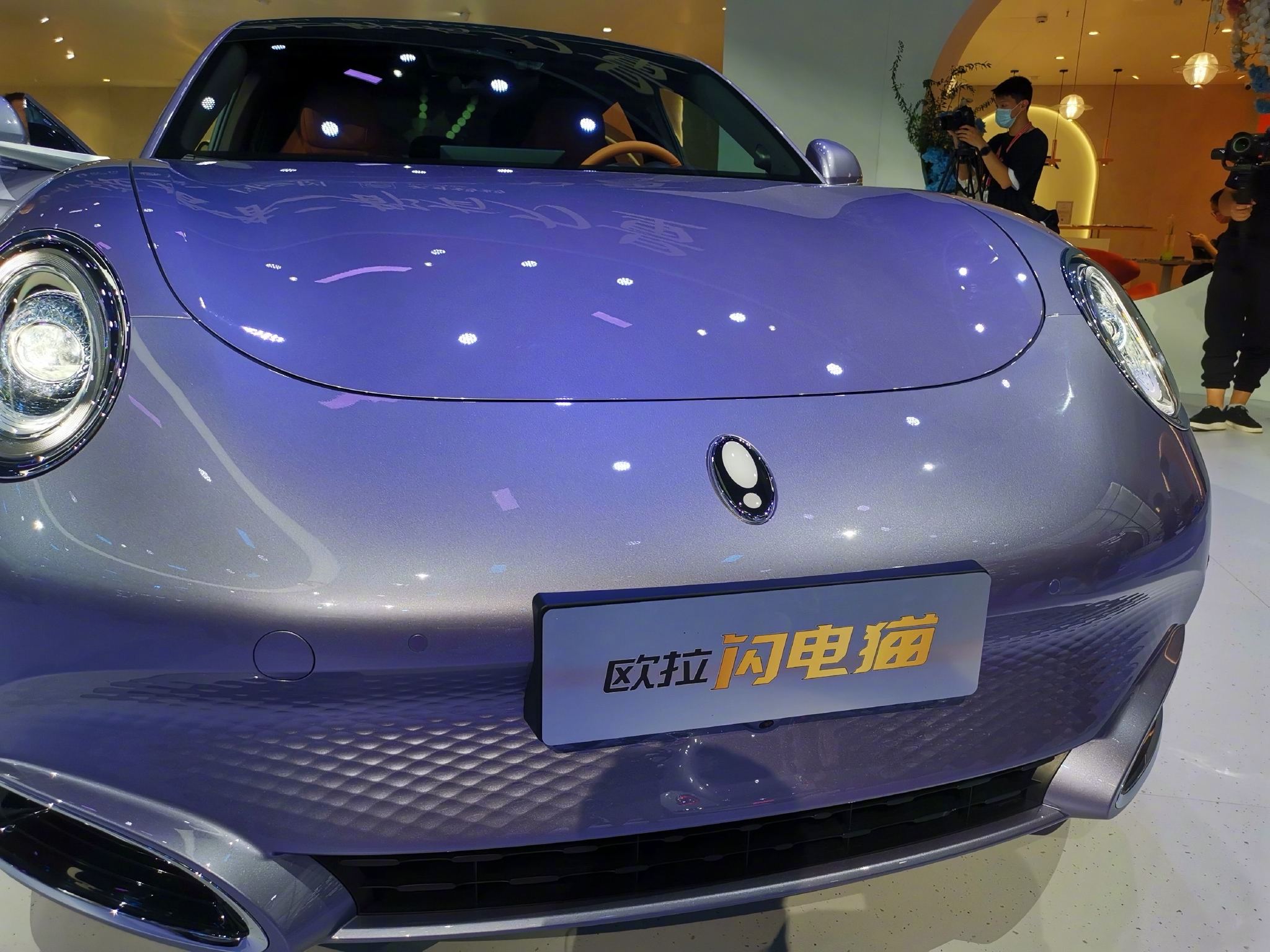 欧拉闪电猫亮相展车