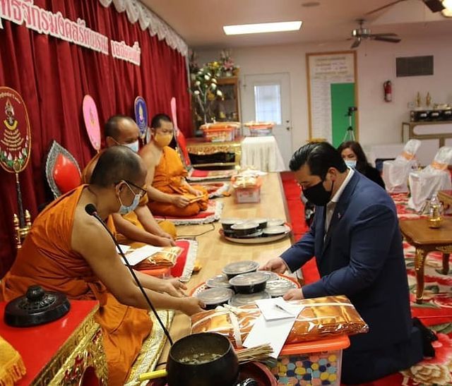 泰王承认被流放的4个儿子发新照苏提达还点赞没遗传龅牙真帅