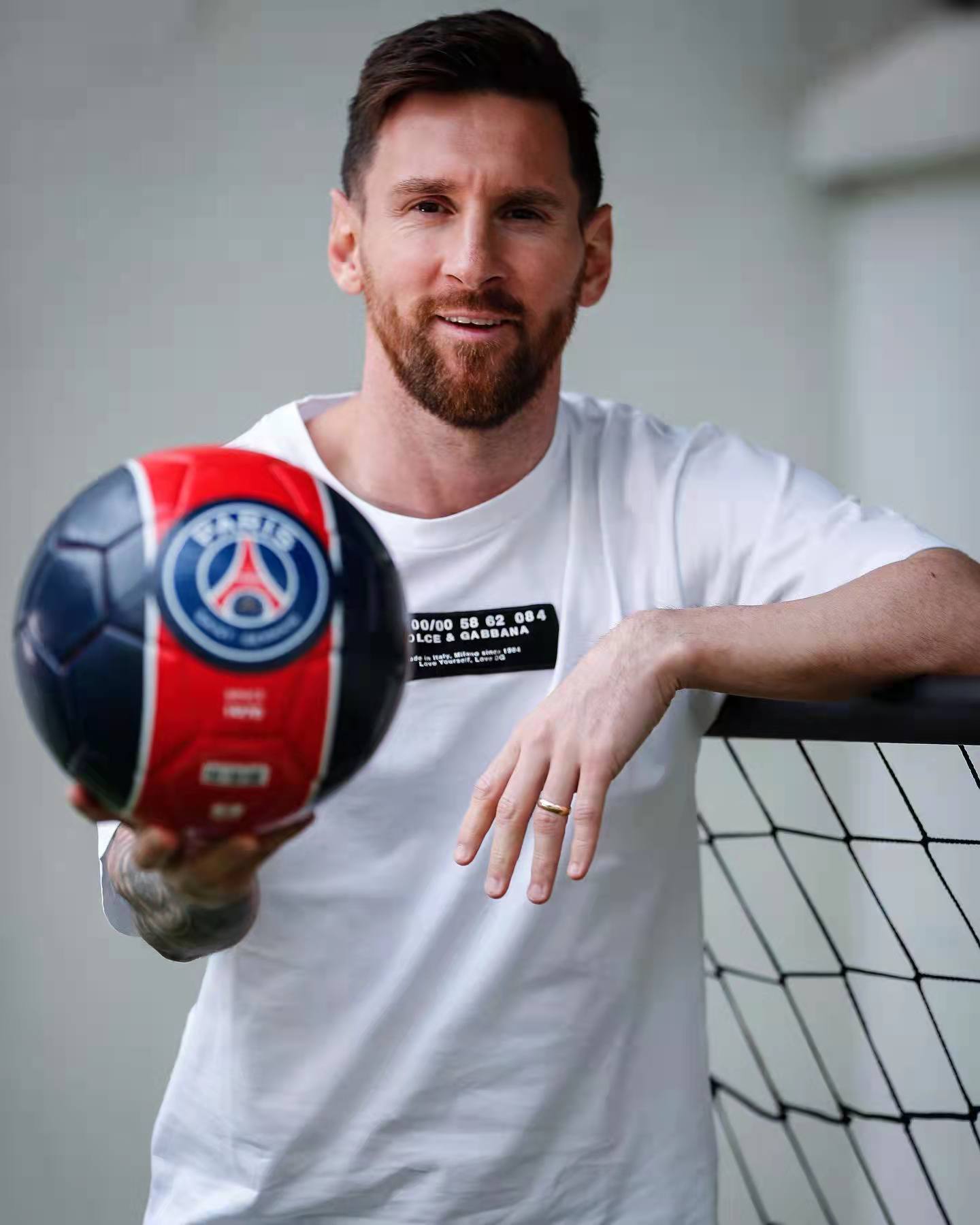 梅西拉波尔塔说想让我免费踢球的话是他在甩锅