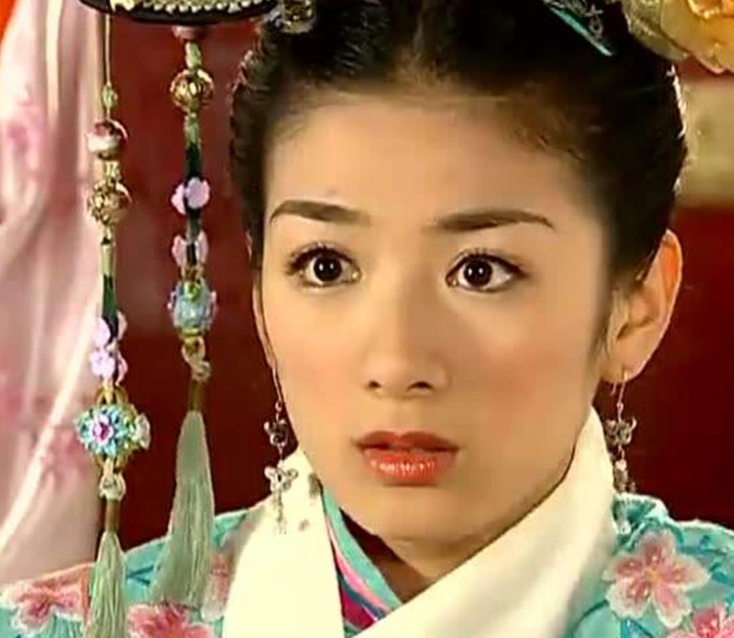 同样是"还珠格格"小燕子赵薇爱情事业双丰收她却一手好牌打得稀烂