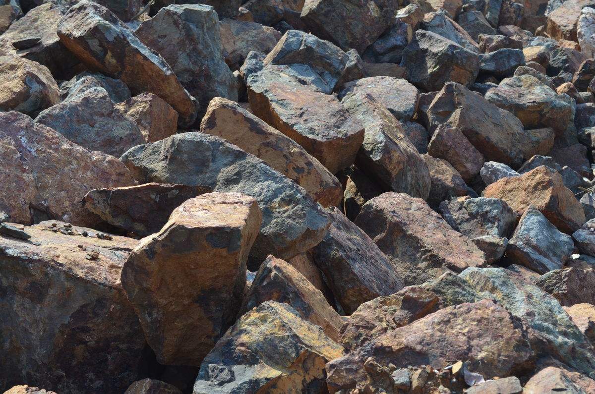 今年的石头很疯狂铁矿石上涨背后逻辑是什么